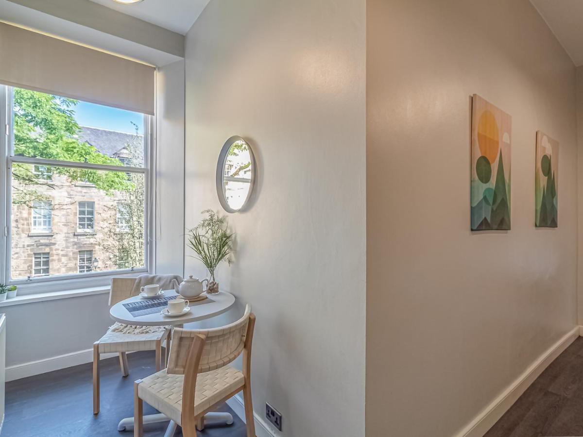 Pass The Keys Spacious And Homely Flat On The Royal Mile 에든버러 외부 사진