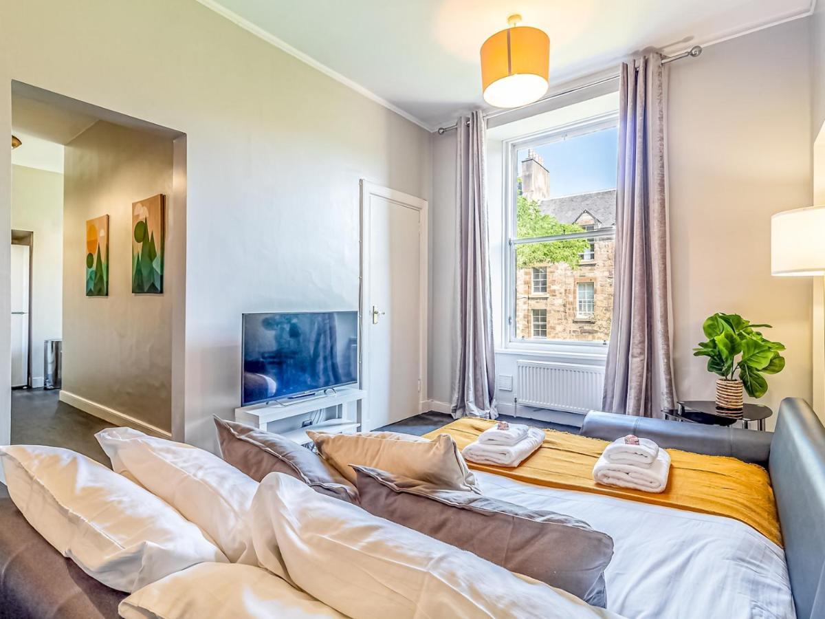 Pass The Keys Spacious And Homely Flat On The Royal Mile 에든버러 외부 사진