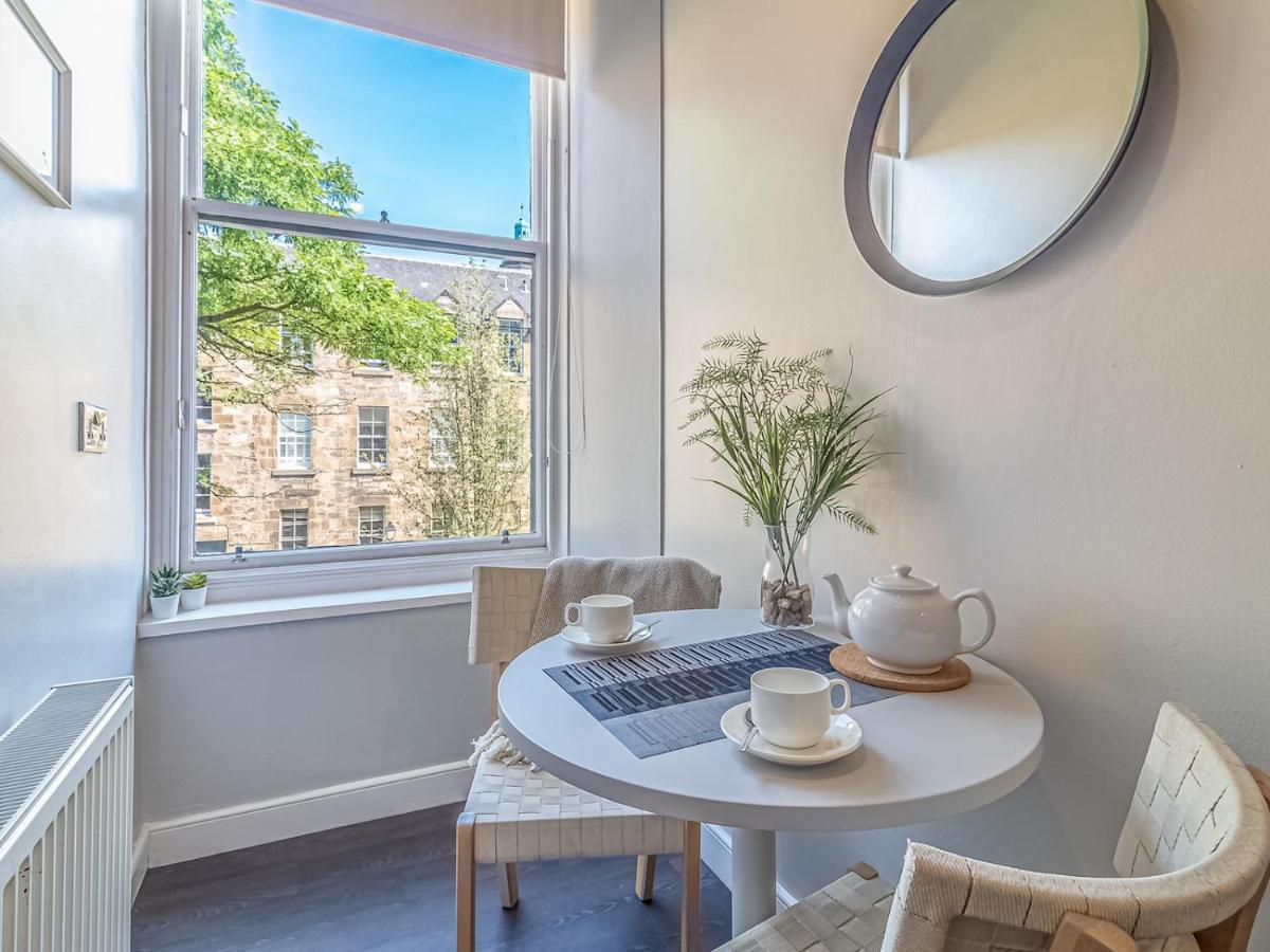 Pass The Keys Spacious And Homely Flat On The Royal Mile 에든버러 외부 사진