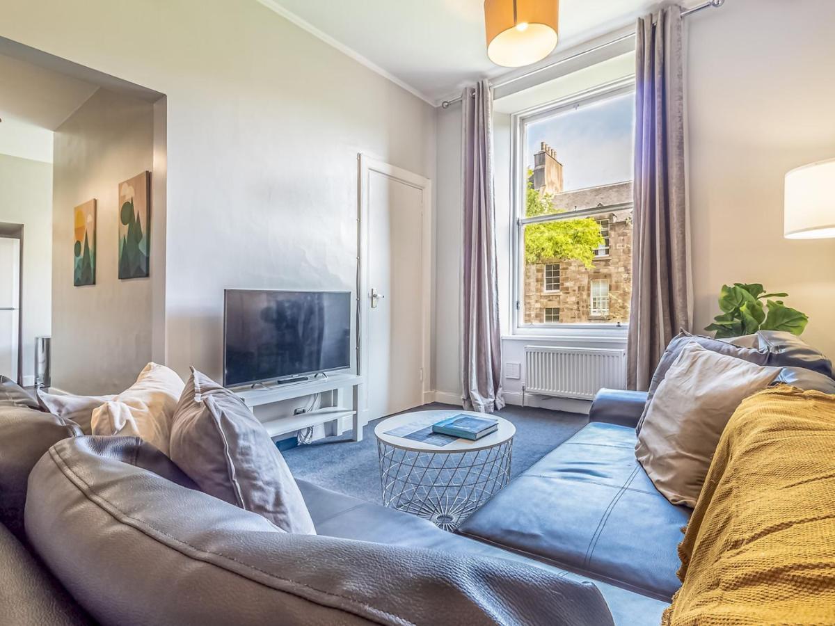 Pass The Keys Spacious And Homely Flat On The Royal Mile 에든버러 외부 사진