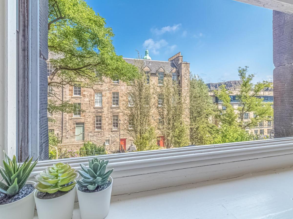 Pass The Keys Spacious And Homely Flat On The Royal Mile 에든버러 외부 사진